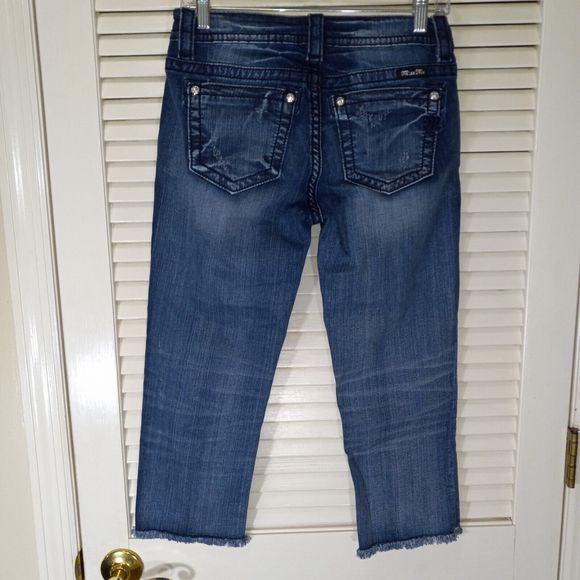 Miss Me Signature Capri Size 27 Floral Embroidered Frayed Hem Distressed Capris - Picture 6 of 13